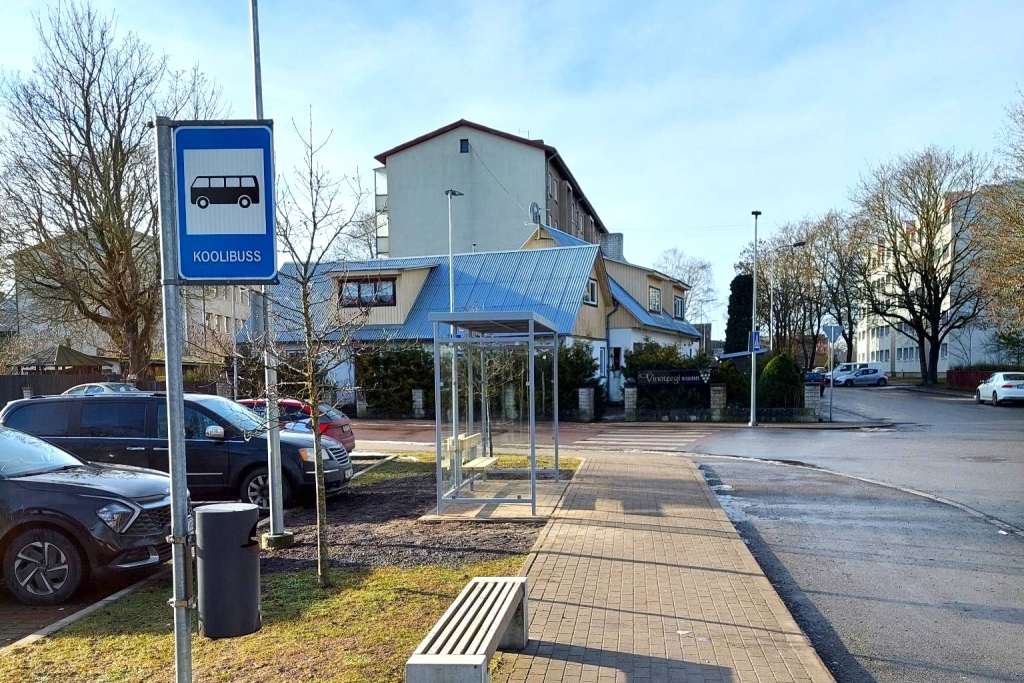 Bussipeatus ametikooli juures