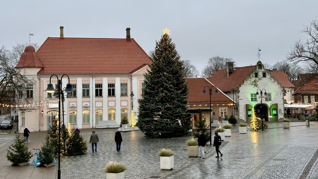 Kuressaare kesklinna jõulukuusk