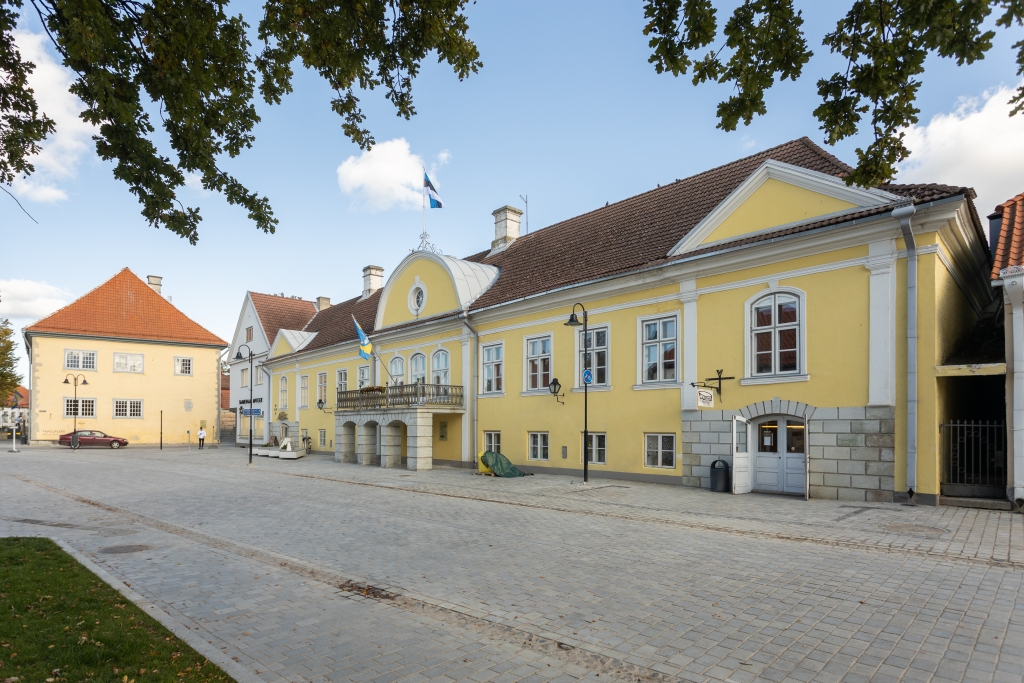 Vallavalitsuse hoone Lossi 1 