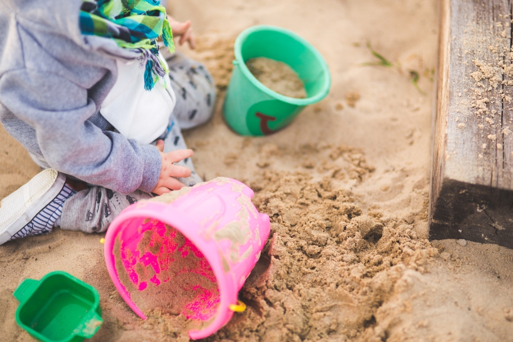 child-playing-with-sand