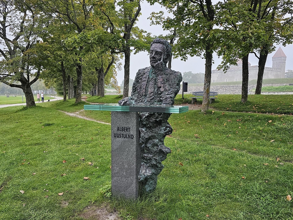 Albert Uustulnd skulptuur 