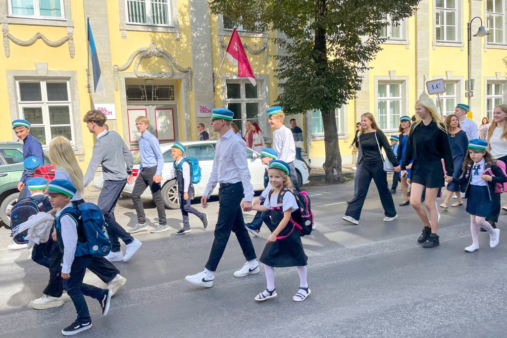 Kuressaare Hariduse kooli rongkäik 2024. aastal