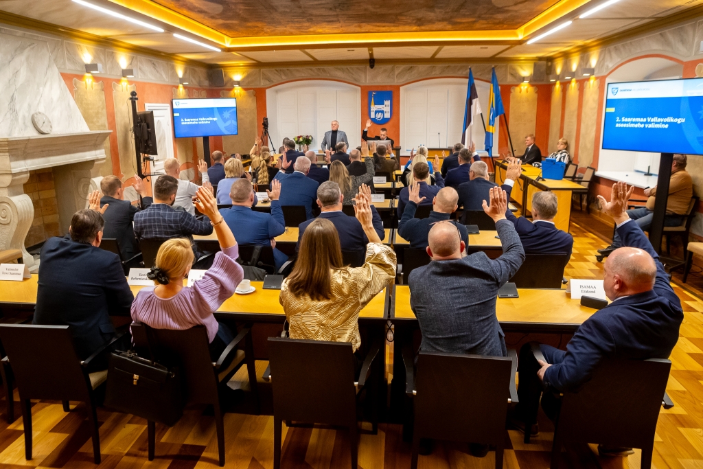 Saaremaa vallavolikogu III koosseis esimene istung