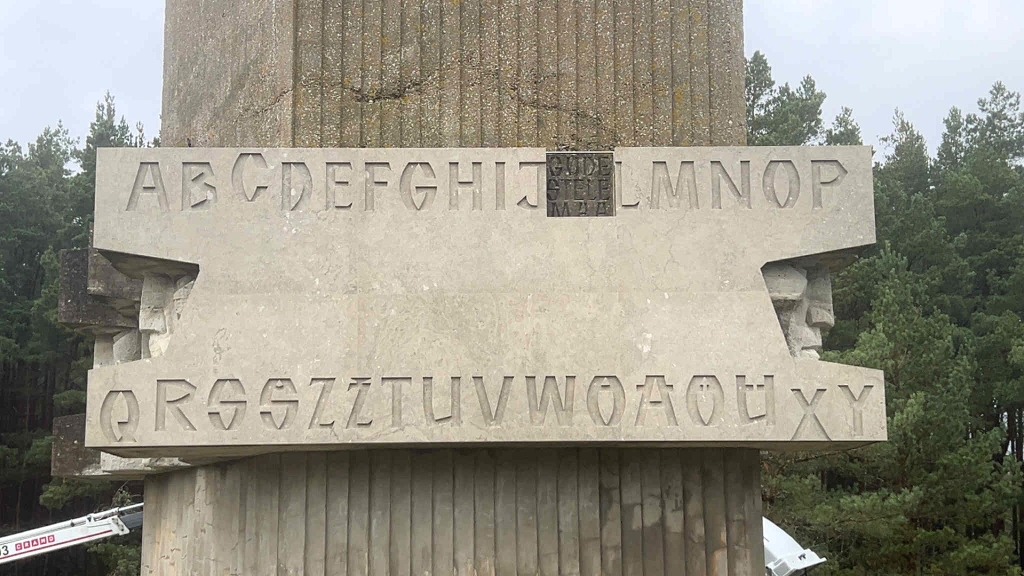 Tehumardi mälestussammas