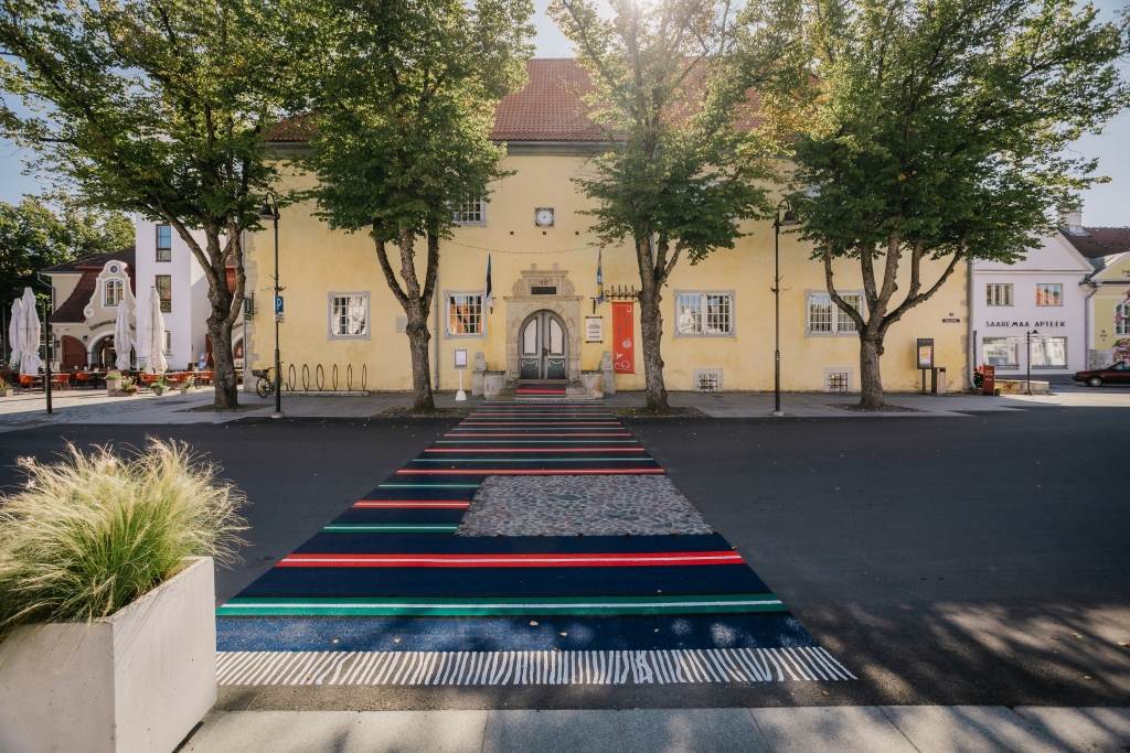 Kaarma kaltsuvaip Raekoja ees